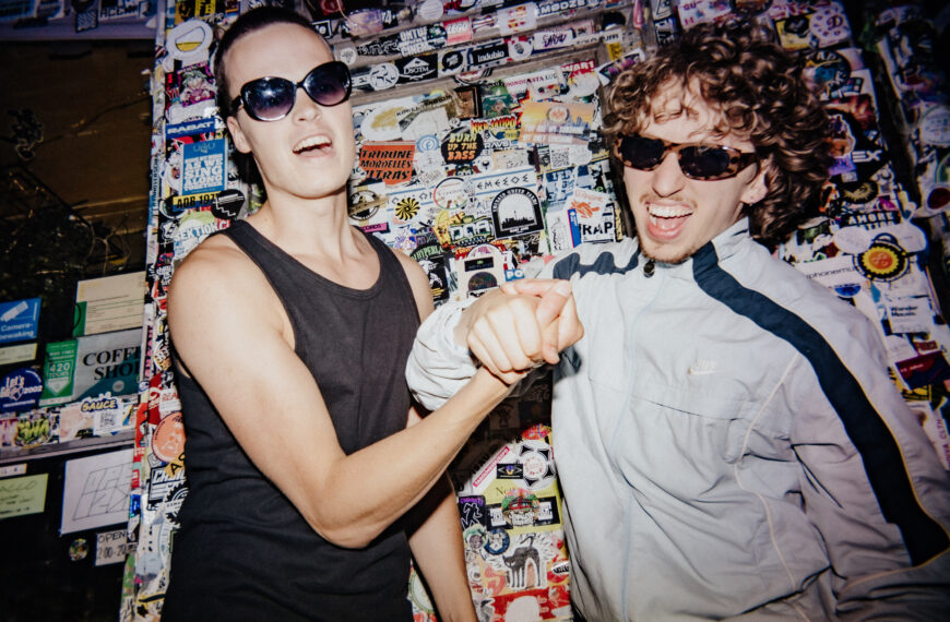 M2K brengt brute remix van Indian Askins ‘I Like Boys’