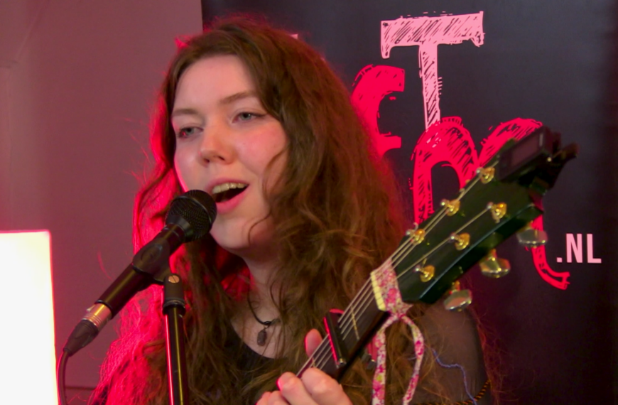 De beeldende indie-folk van MAYA