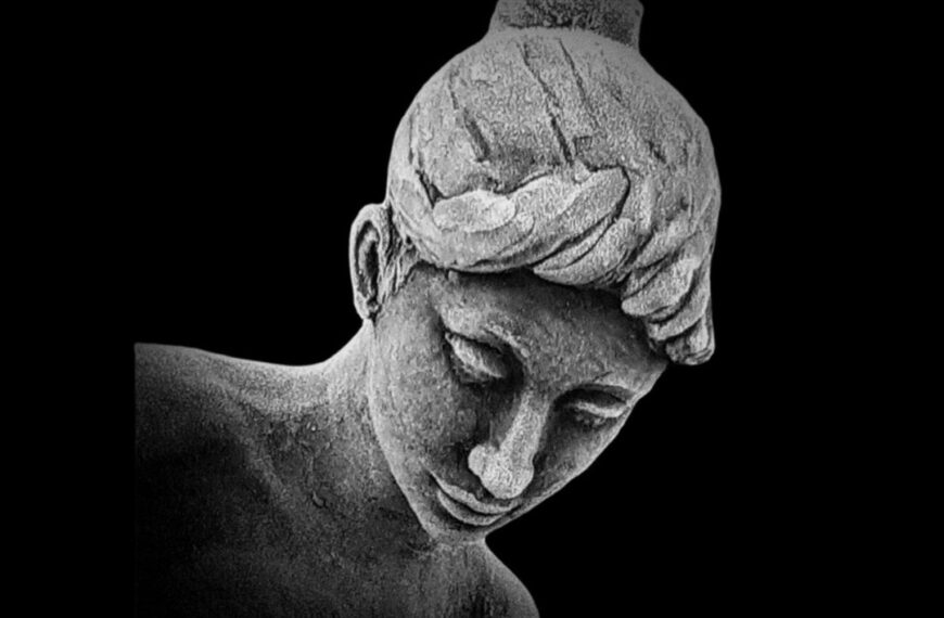 Debuutalbum Ømia ‘See More Than Light’ is een artistieke reis