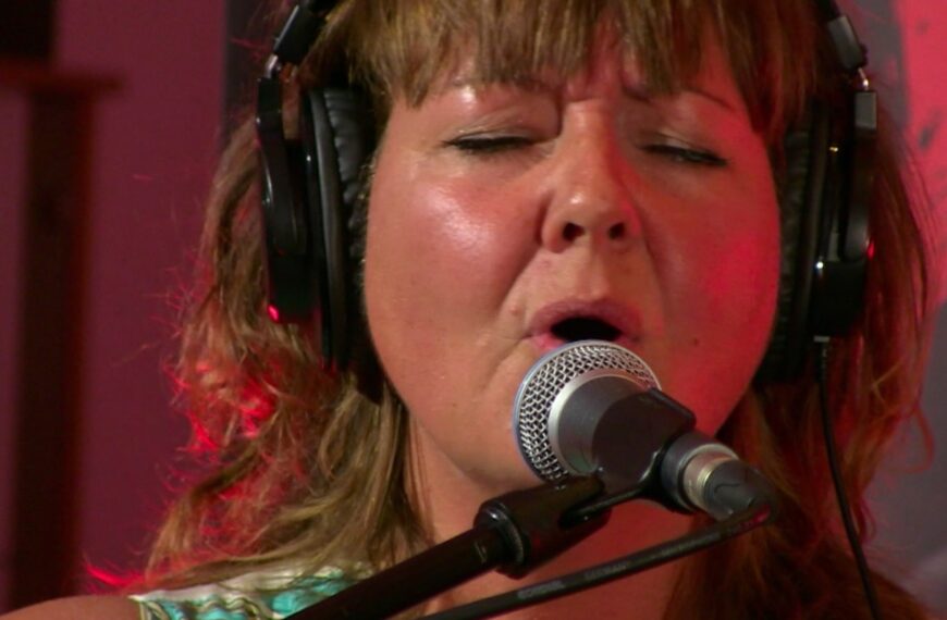 De zoutwater indiepop van Claire Lintelo