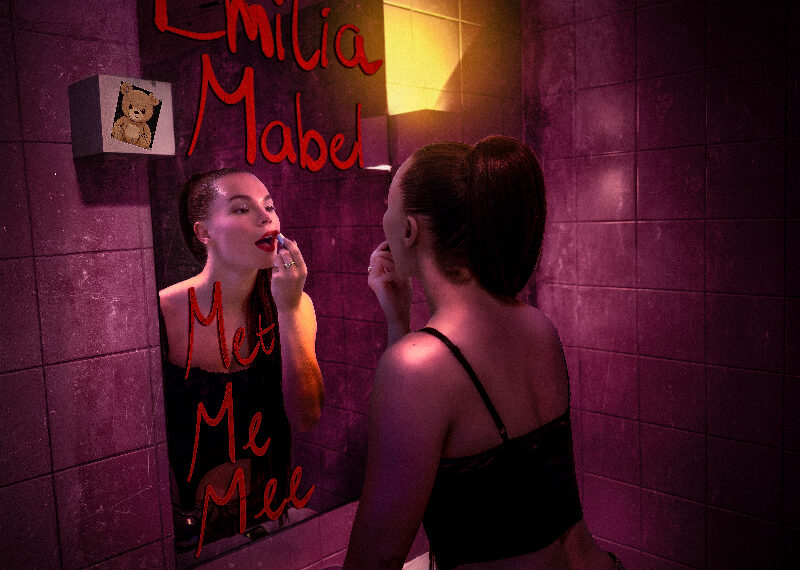 ‘Met Me Mee’ van Emilia Mabel is ‘edgy en dansbaar’