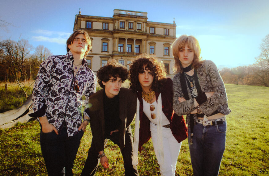 Queen gitarist Bryan May merkt GLITZ op