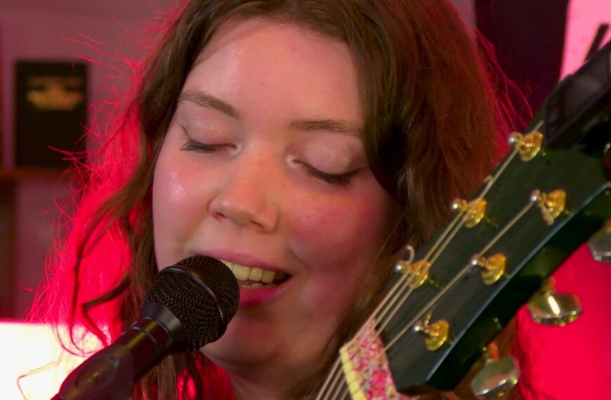 De beeldende indie-folk van MAYA